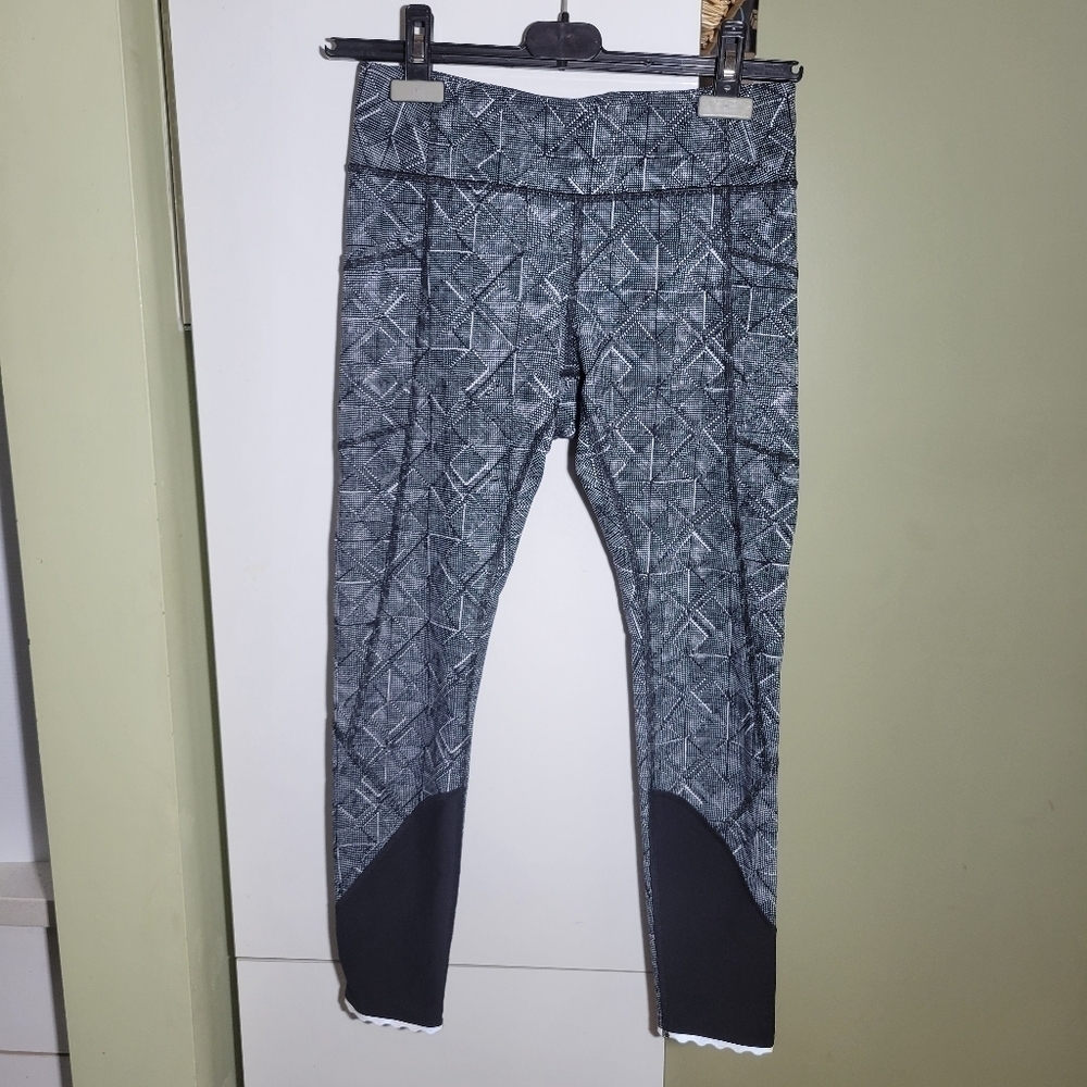 ❤️ 3 for $35 Lululemon mesh panel thigh pocket mid rise  black white leggings 6